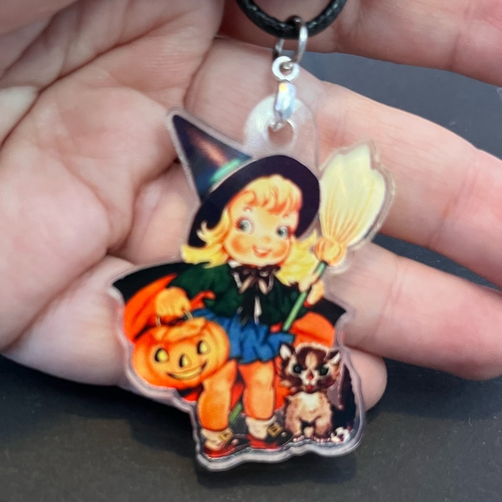 Retro Halloween Witch & Cat - Blonde Witch necklace - vintage Halloween …